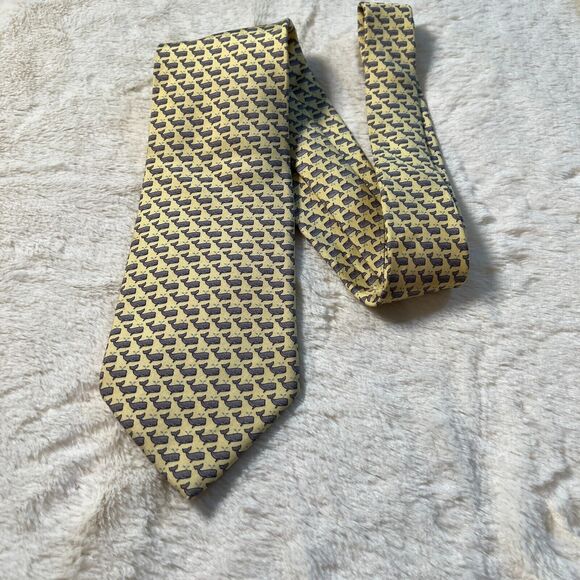 VINEYARD VINES Classic Whale Blue on Yellow Preppy Men's 100% Silk Neck Tie 57" - Picture 3 of 8